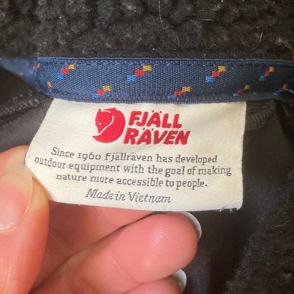 Fjallraven Black Fleece Zip-Up Jacket - Picture 5 of 9